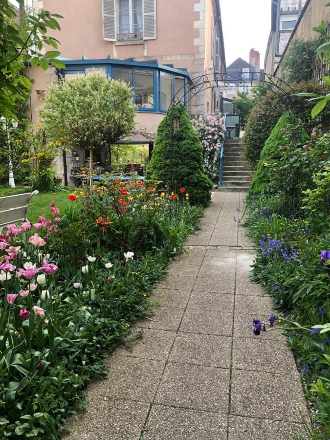Home Sweet Home Garden 부르주 외부 사진